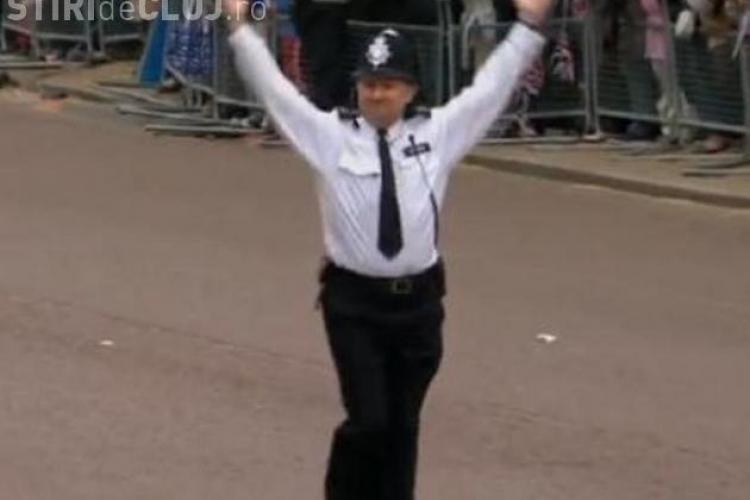 Un politist britanic face furori pe internet dupa ce la nunta Printului William cu Kate Middleton a intretinut atmosfera VIDEO