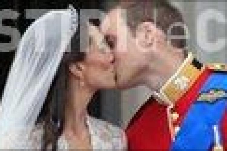 Nunta Regala: Vezi momentul sarutului din balconul Palatului Buckingham - VIDEO