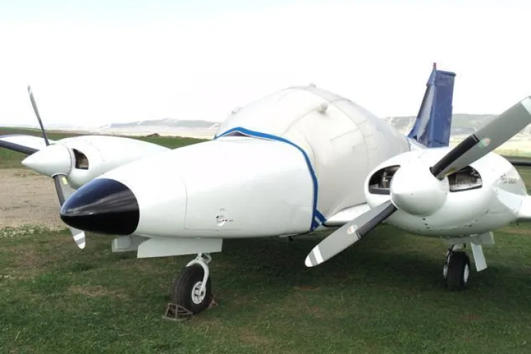 Demonstratii cu avioane usoare, la Luncani, de 1 Mai! - VEZI FOTO