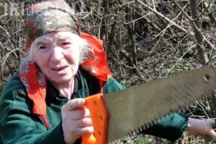 Batrana care a lasat trei tari fara internet, arestata