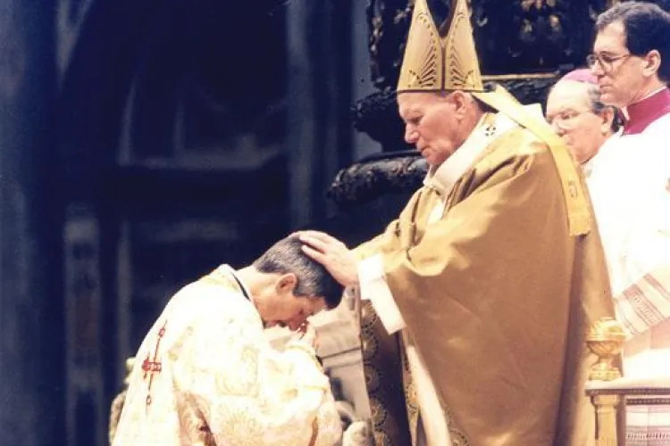 Interviu cu PS Florentin Crihalmeanu, despre beatificarea Papei Ioan Paul al doilea!