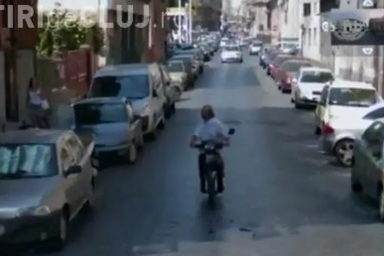 Un decolteu putea provoca un accident rutier! GOOGLE STREET VIEW a facut proba VIDEO