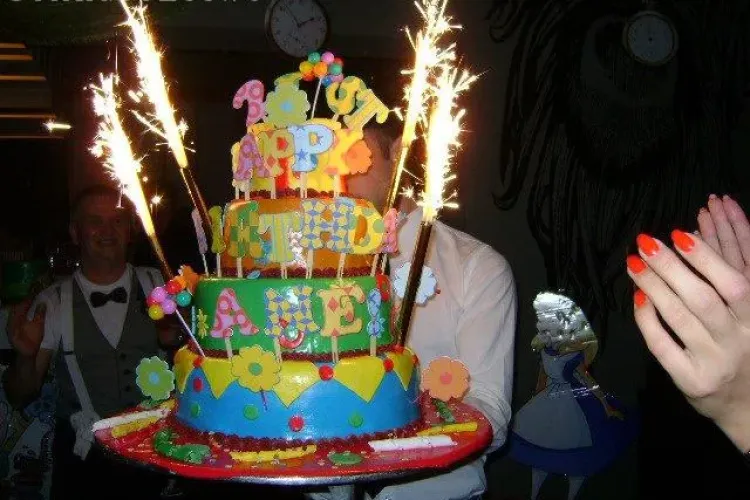 Iubita lui Paszkany, Ana Maria Feher, a fost pentru o noapte Alice in Tara Minunilor! VEZI FOTO