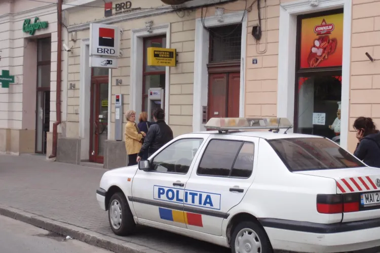 Bancomat BRD "fortat" langa Teatrul National! VEZI FOTO