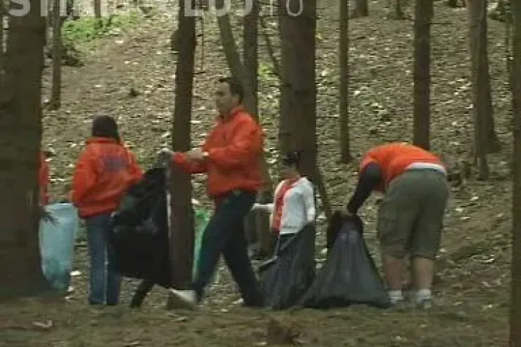 Gratarele au sfarait la Faget, dar tinerii liberal-democrati au strans gunoaie - VIDEO