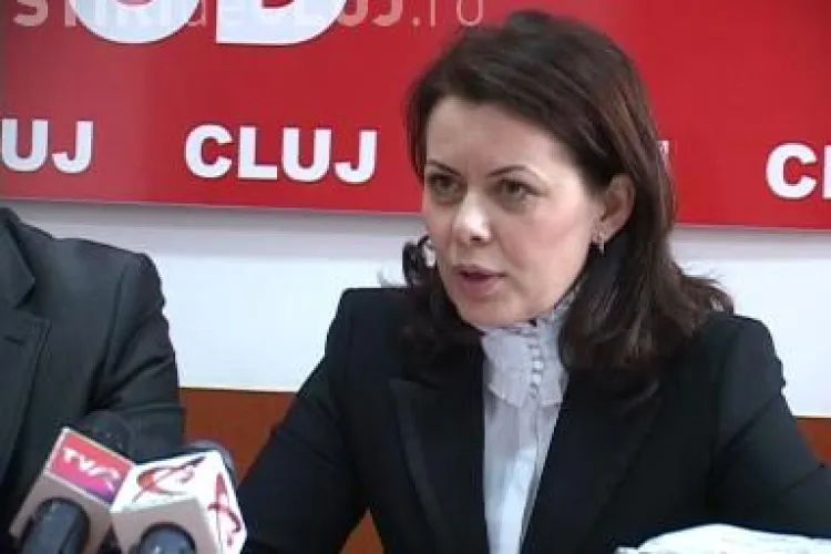 PSD Cluj ii face cadou primarului Sorin Apostu o masca de gaze! Vezi de ce - VIDEO