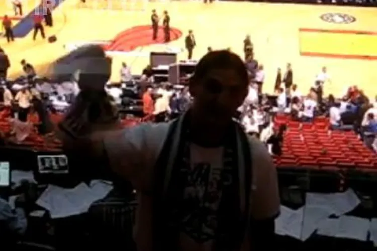 Suporterii U Cluj au traversat Oceanul si au ajuns la un meci al Miami Heat! - VIDEO