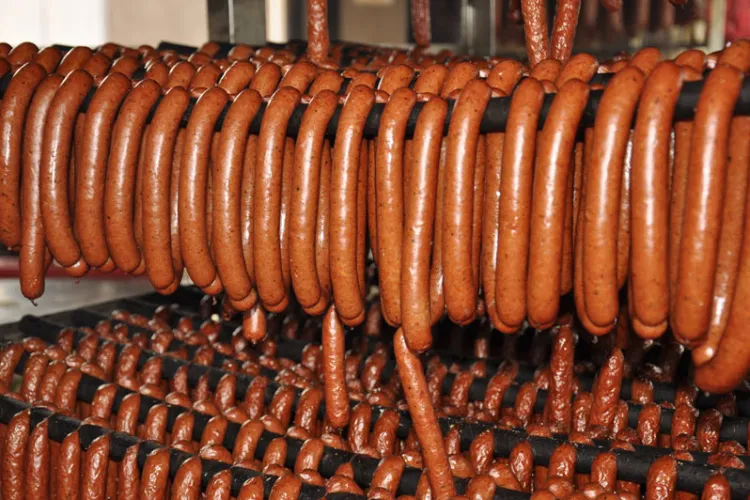 Virșli, cârnați din Ardeal pe care trebuie să îi guști! Se fac ca la carte numai într-o zonă din țară - FOTO