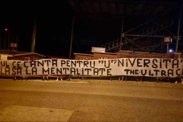 Cascadorii râsului! Ultrașii U Cluj au recuperat bannerul furat și l-au afișat pe stadionul CFR - FOTO / UPDATE
