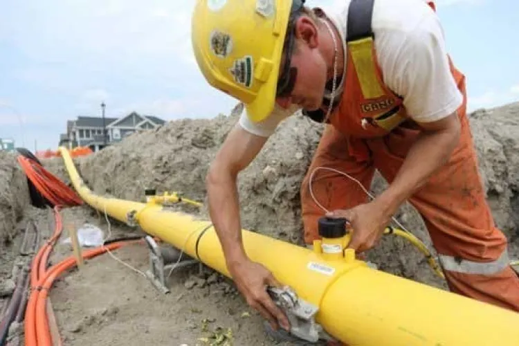 Primarul Pivariu e cu ochii pe EON Gaz: Schimbarea conductei de gaz de pe strada Cetății va permite apoi lărgirea drumului