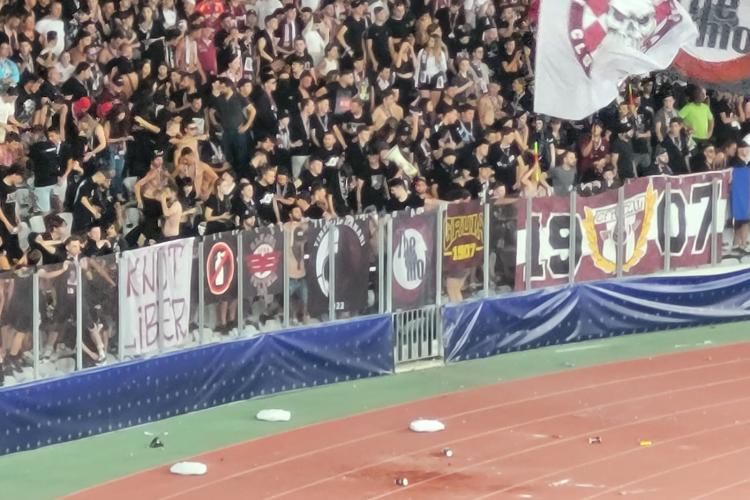 Ultrașii CFR Cluj, comportament suburban pe Cluj Arena! Au distrus peluza - FOTO