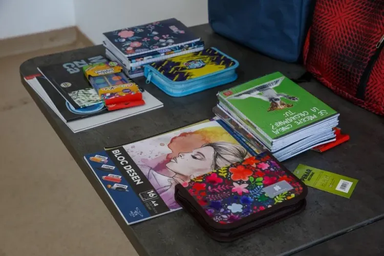 350 de copii proveniți din familii defavorizate din Cluj-Napoca vor primi ghiozdane și rechizite cadou