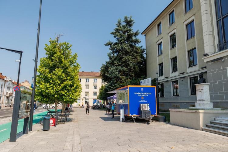 Au fost amplasate rulote pentru distribuirea apei potabile în Cluj. Vezi care este programul lor de funcționare