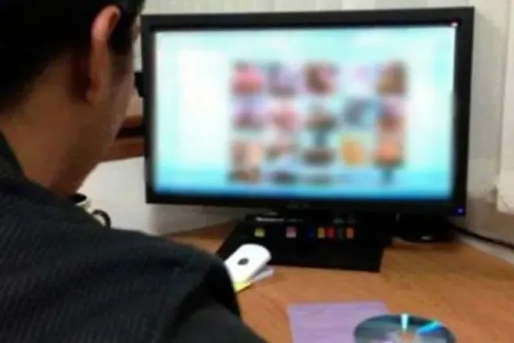 Un ardelean s-a dat drept femeie ca să păcălească bărbați pe internet. A primit 15.000 de euro ca să nu publice pozele trimise de un alt bărbat