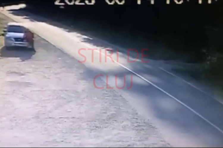 VIDEO cameră de supraveghere - Un motociclist din Cluj a murit în Alba, după ce i-a apărut în față un Tractor Forestier