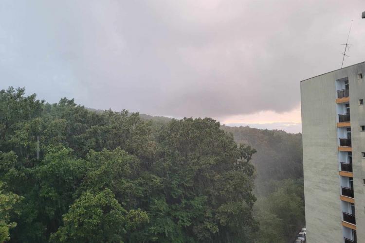 COD GALBEN de furtuni şi ploi torenţiale în zona de munte a județului Cluj. Astfel de manifestări vor fi izolat și în restul teritoriului!