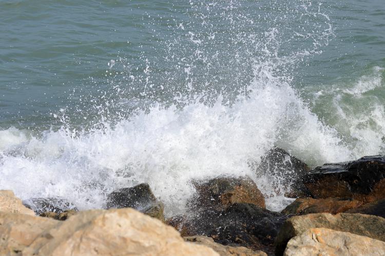 Șapte persoane au fost duse în largul mării astăzi în Mamaia! MAI: „Nu vă aventuraţi la scăldat dacă marea este agitată și valurile sunt mari”
