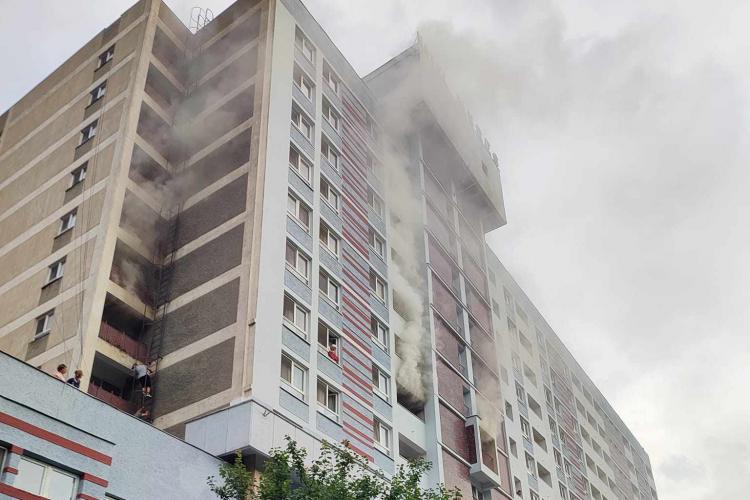 Incendiu violent la un hotel din cea mai cunoscută stațiune a Ardealului! Turiștii panicați s-au evacuat pe geam - VIDEO