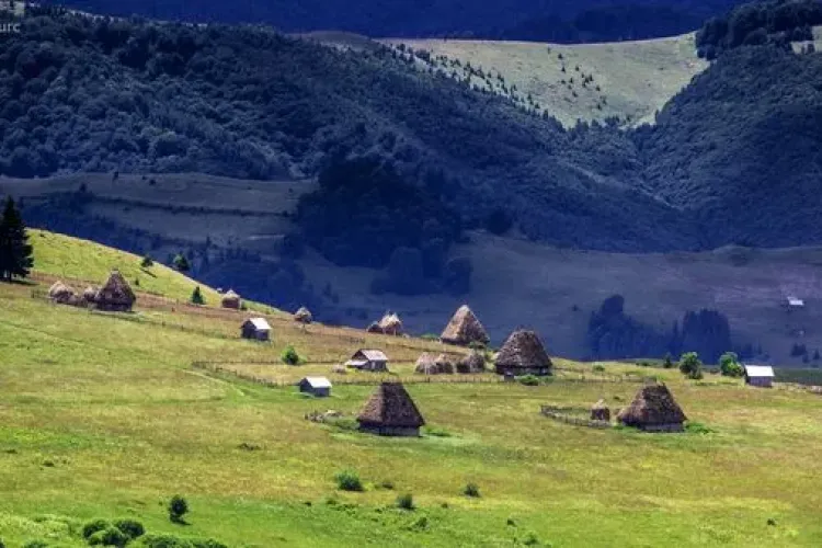 Tărâmul de vis al Apusenilor! Casele din Zăpodie spun și astăzi povestea moților liberi - Galerie FOTO