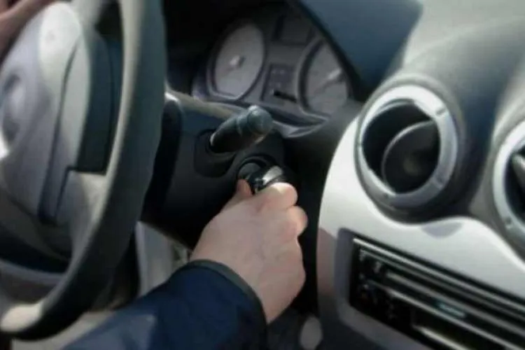 Un șofer beat și fără permis a făcut prăpăd în grădina unor clujeni. A distrus gardul și mai mulți pomi fructiferi 