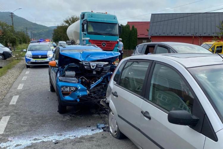 Accident de circulație în comuna Coplean, județul Cluj. 5 persoane au ajuns la spital în urma impactului