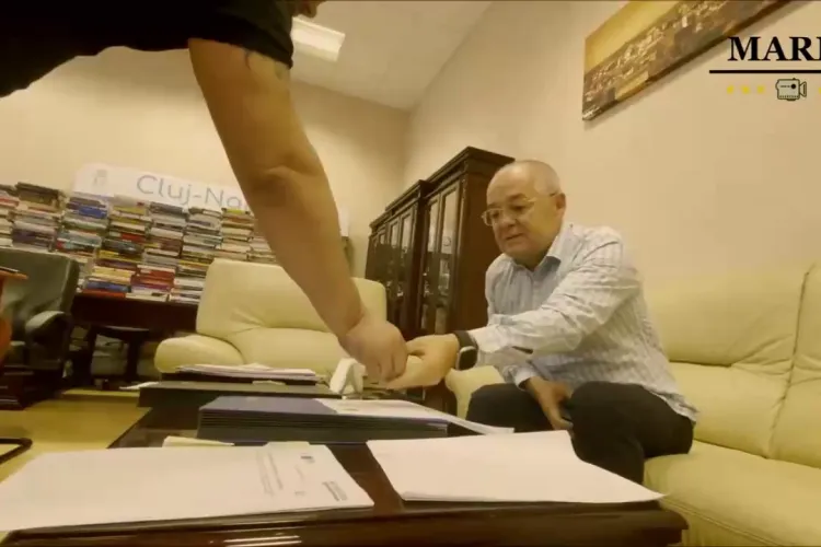 Cum a trăit Emil Boc scandalul cu cei doi activiști din Constanța! A vorbit și despre scena în care a vrut să le ia telefonul mobil - VIDEO