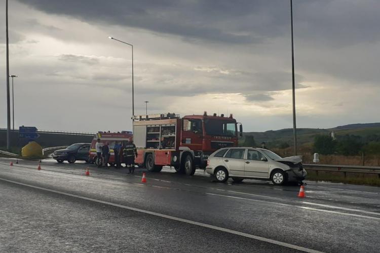 Accident cu trei mașini pe breteaua de urcare spre Autostrada Transilvania - FOTO