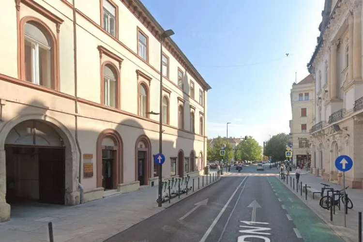 Biciclistă amendată în Cluj-Napoca pentru că circula pe trotuar, deși pe drum era pistă dedicată - FOTO