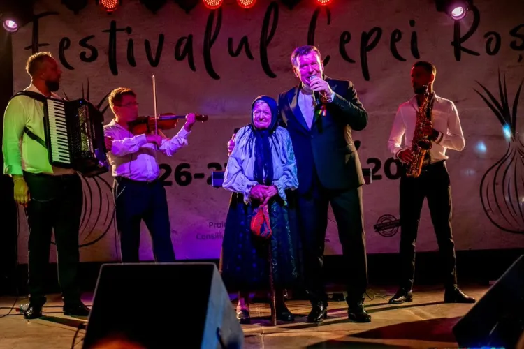 ”Oricât ai fi de tare, cade cerul pe tine!” - Îndrăgitul Aurel Tămaș, impresionat până la lacrimi la un concert - FOTO