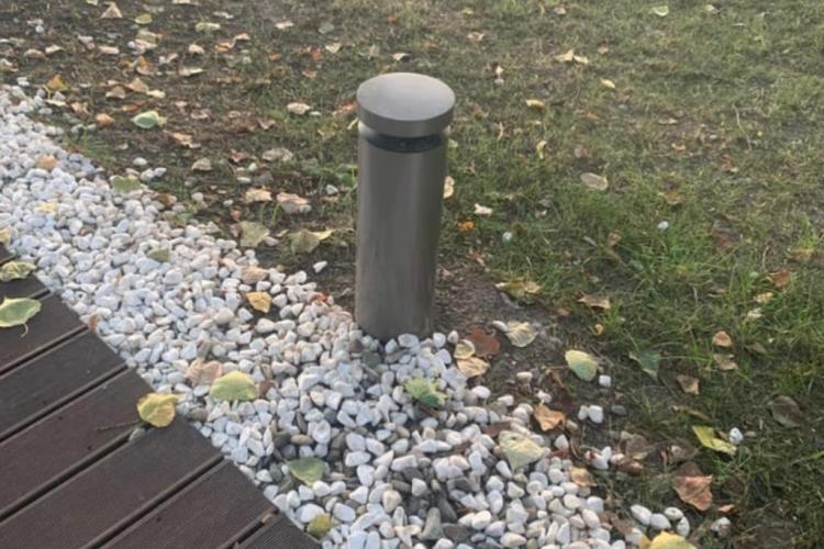 Clujenii fac mișto de noile sisteme de iluminat din parcurile orașului: ,,E difuzor de uleiuri esențiale”