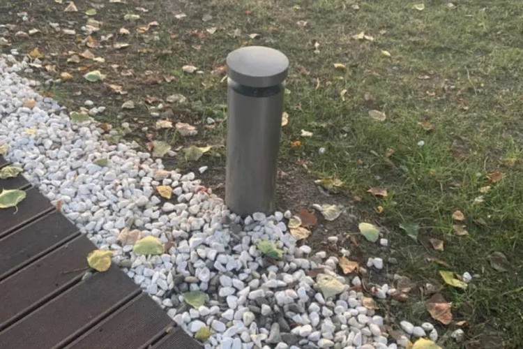 Clujenii fac mișto de noile sisteme de iluminat din parcurile orașului: ,,E difuzor de uleiuri esențiale”