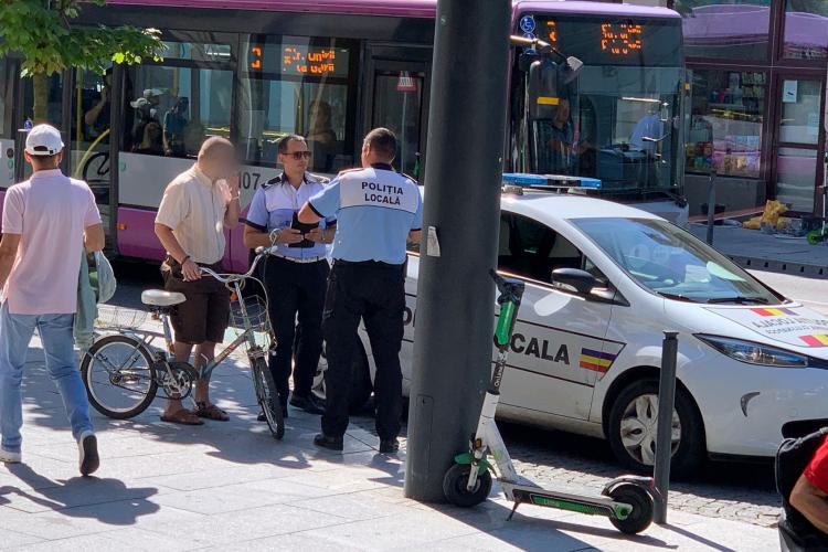 Bicicliști amendați pe Regele Ferdinand, pentru că circulau pe trotuar - FOTO