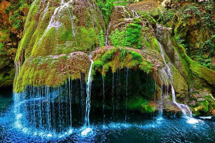 Cascada unicat din România, care și-a păstrat magia chiar și după ce s-a prăbușit - FOTO