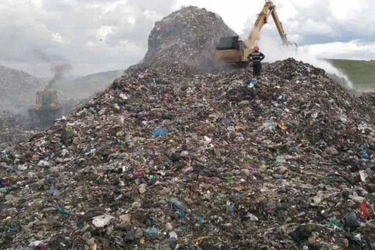 Tot Clujul a mirosit a ”rahat”, de la groapa ecologică a lui Tișe. Garda de Mediu doarme și nu ia măsuri