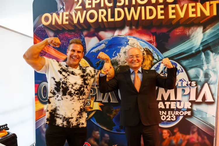 Emil Boc și-a încordat mușchii cu Jay Cutler, Mr. Olympia și vedetă mondială - FOTO