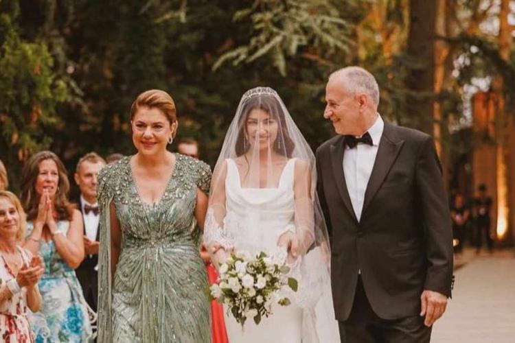 Mircea Geoană a făcut publice primele imagini de la nunta de 5,5 milioane de dolari a fiicei sale. Ana a făcut nunta într-un hotel luxos din Veneția