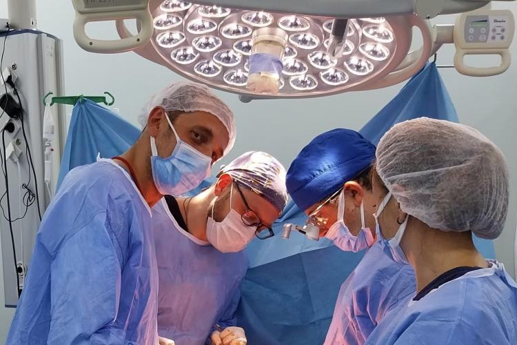 Putem spune că e o minune! Un pacient, care aștepta de 7 ani un transplant, a primit un rinichi la Cluj, pe ultima sută de metri - FOTO