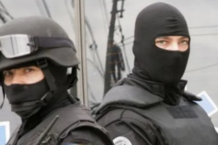 Arsenal găsit în vestul țării la un cetățean olandez - FOTO