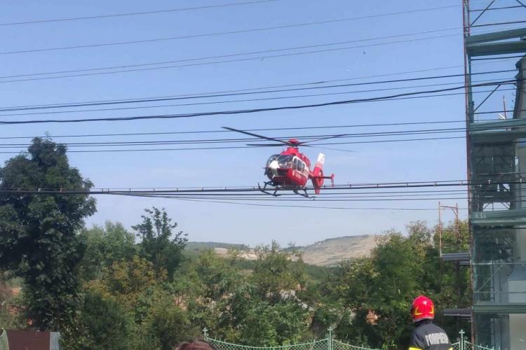 ACCIDENT în Gilău! A fost solicitat elicopterul SMURD de la Jibou, un motociclist este inconștient - VIDEO