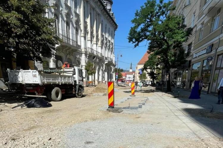 Clujenii fac haz de necaz de stadiul renovărilor de pe strada Universității: ,,Râdeți voi râdeți, dar va arăta excepțional în 2046”