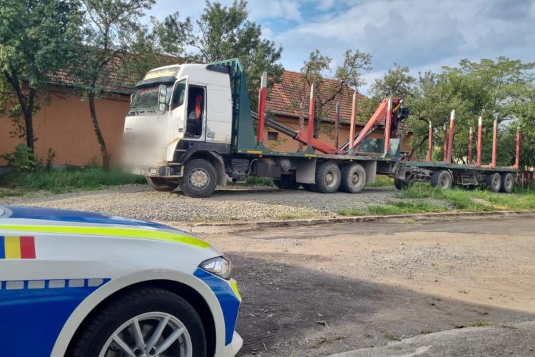 ”Rambo” pădurilor din Mărgău a primit lovitura de grație! I-au confiscat camionul cu care transporta lemne furate - FOTO