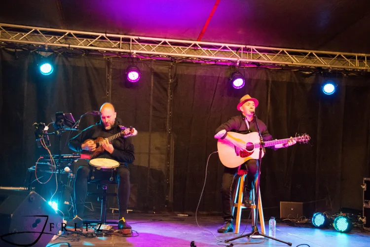 Dinu Olărașu a făcut show la Cluj Folk Fest 2023. Locația de la Colina a fost superbă: Natură și muzică bună - VIDEO