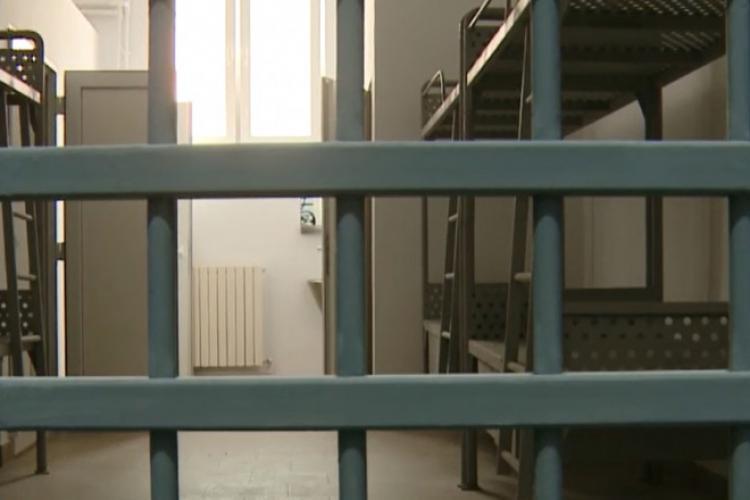 Bărbat deținut la Penitenciarul de Maximă Siguranţă Gherla, găsit fără suflare în baie. Avea urme de violență pe corp