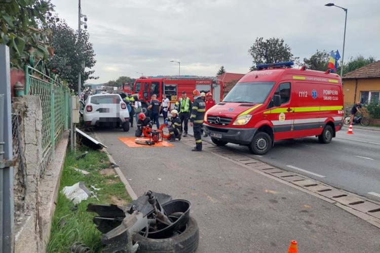 Accident în Florești! Două mașini s-au făcut PRAF, o victimă a rămas încarcerată - FOTO