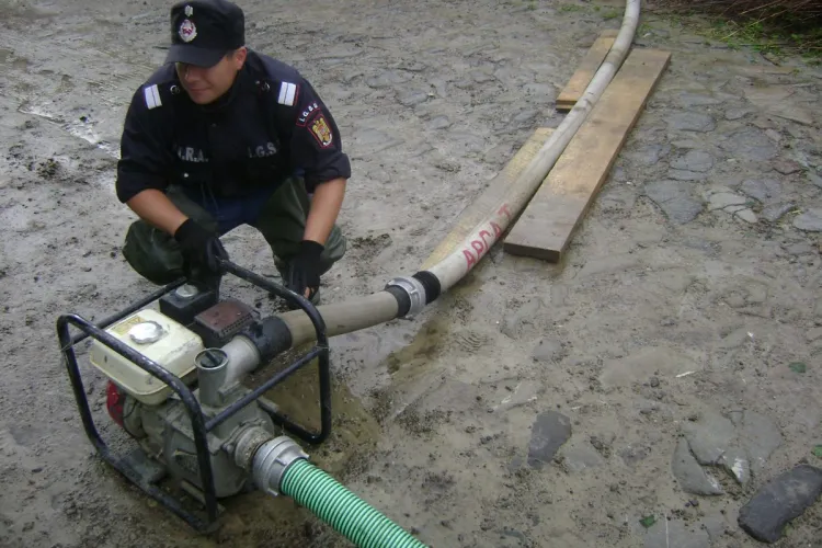 Clujean furios după furtuna de duminică seara: ”Vă mulțumim, domnu' Boc, o să vă alegem când o să plouă cu dolari”