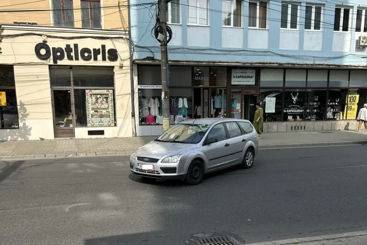 Cluj - ”King” și-a lăsat mașina în mijlocul străzii, în centrul orașului, și a plecat - FOTO