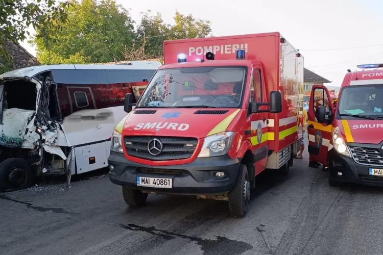 Accident MORTAL în Mureș, în localitatea Chibed. Microbuz lovit în plin de un TIR - FOTO