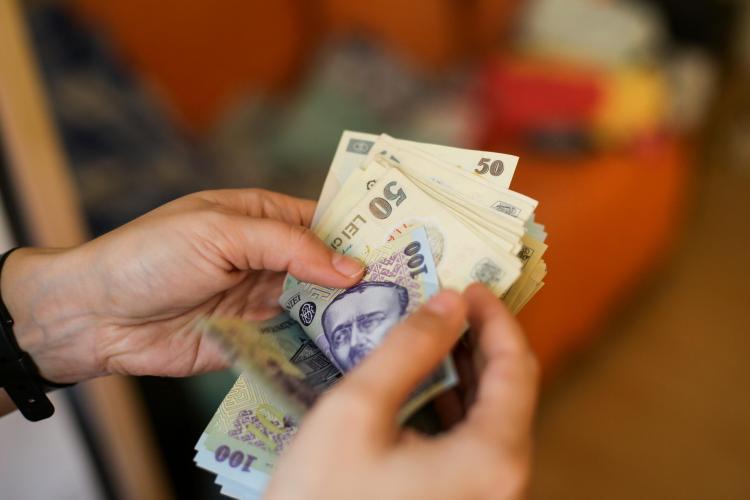 Câștigul salarial mediu net din România a scăzut în iulie 2023, anunță INS