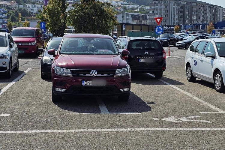 ”Bine ai venit la oraș” - Replica unui clujean pentru un șofer parcat la VIVO - FOTO