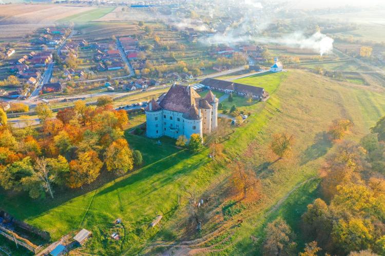 Unul dintre cele mai superbe castele din România, inspirat de chateau-urile din Franţa, se află în Ardeal! Perla turistică a ajuns în mâinile privaților